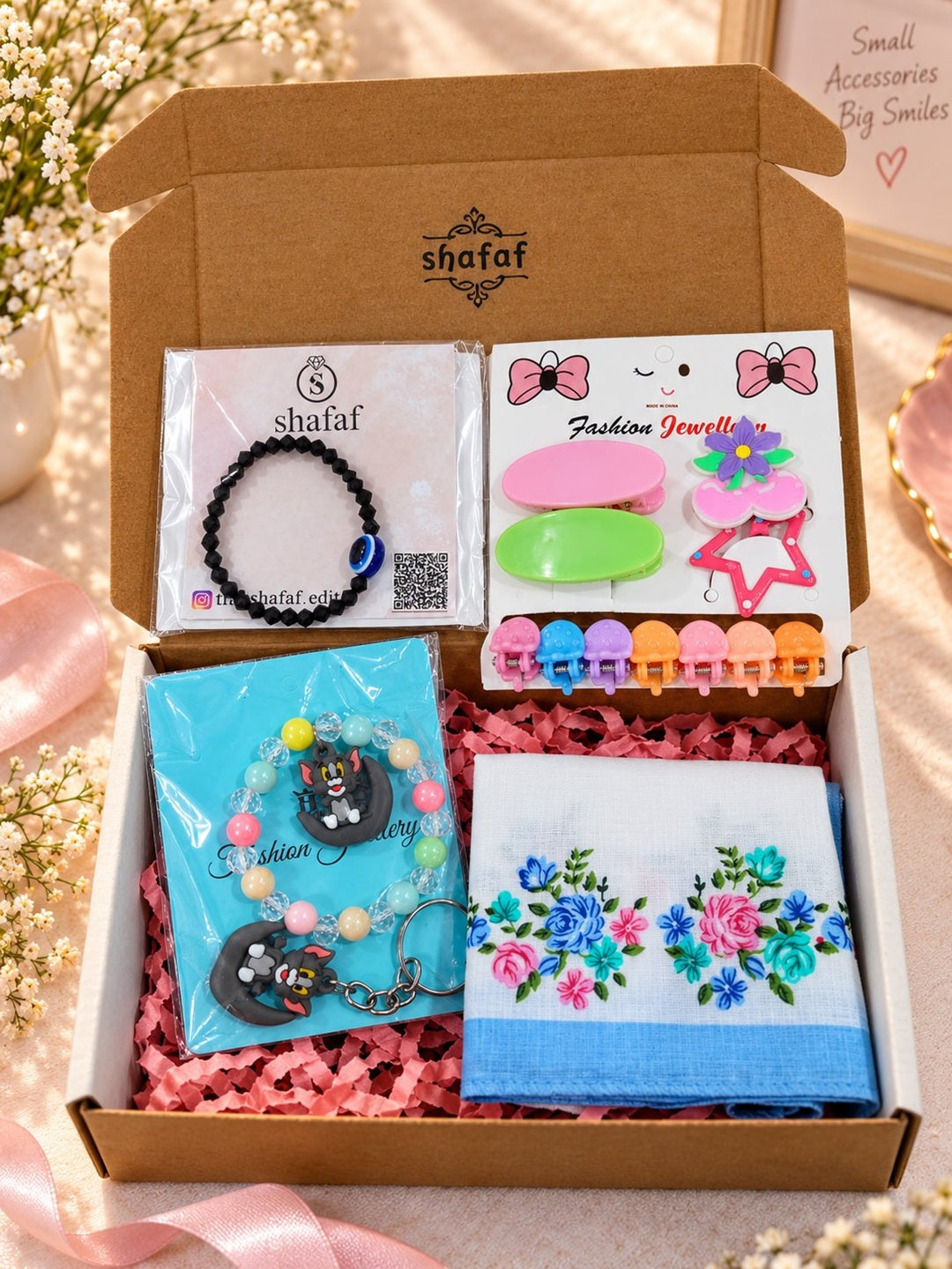 Girls gift set with bracelet, evil eye nazariya, key ring, hair clips, hair band and mini clutchers